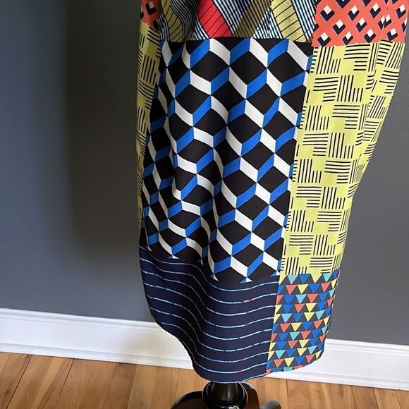 Halogen silky blocked geometric print sleeveless shift midi. Medium. - Picture 4 of 6